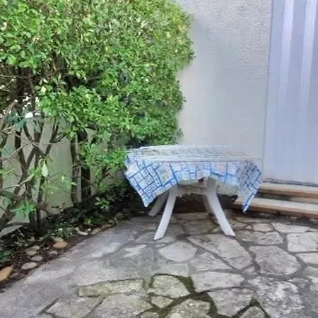 Motte Avec Jardin Et Parking - Fr-1-716-10 Apartment