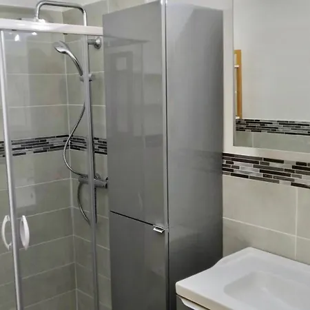 Motte Avec Jardin Et Parking - Fr-1-716-10 Apartment *