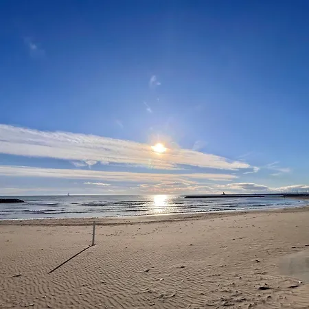 Motte Avec Jardin Et Parking - Fr-1-716-10 *